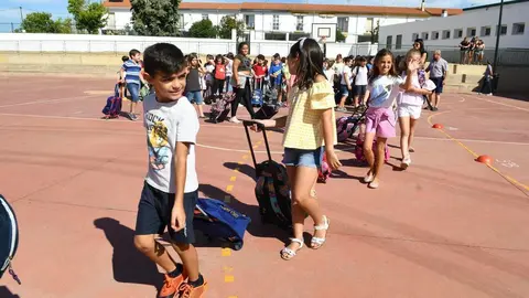 Ni&ntilde;os en el patio de un colegio en C&oacute;rdoba