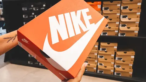 Caja de zapatillas NIKE