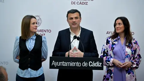 Bruno Garc&iacute;a atiende a los medios durante la &uacute;ltima Junta de Gobierno Local en C&aacute;diz