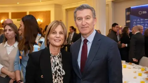 Mar&iacute;a Jos&eacute; Garc&iacute;a-Pelayo, junto a Alberto N&uacute;&ntilde;ez Feij&oacute;o