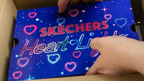 Caja de zapatillas Skechers