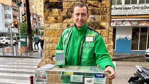 Alejandro P&eacute;rez, vendedor de la ONCE en Fuengirola