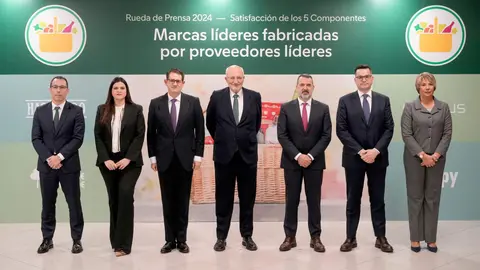 Juan Roig y miembros del Comit&eacute; de Direcci&oacute;n de Mercadona tras la celebraci&oacute;n de la Rueda de Prensa 2024