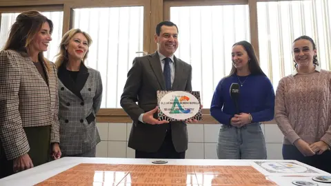 Juanma Moreno ha inaugurado el centro IES Ana Carmona 'Veleta' en Mijas
