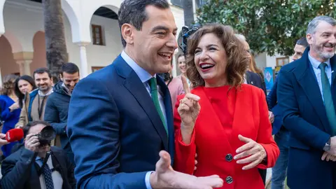 Juanma Moreno y Mar&iacute;a Jes&uacute;s Montero