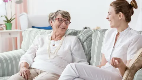 Andaluc&iacute;a necesita personal para cuidar a personas mayores