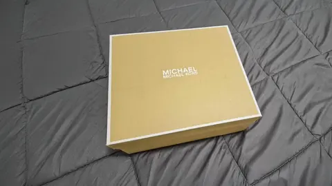 Caja de Michael Kors