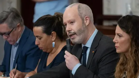 Jos&eacute; Ram&oacute;n Ortega, responsable del PSOE local de C&aacute;diz, durante un pleno
