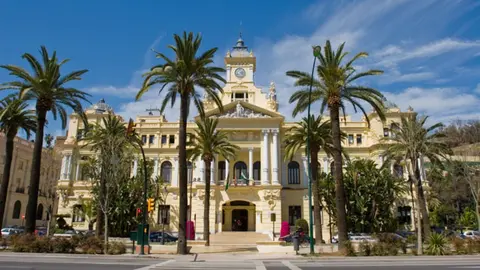 Imagen de la fachada del Ayuntamiento de M&aacute;laga