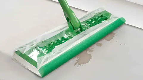 Kit b&aacute;sico de limpieza en seco y h&uacute;medo de Swiffer de Amazon