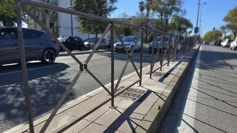 Vallas de seguridad en la Avenida Blas Infante