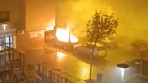 Incendio de veh&iacute;culos en Icovesa