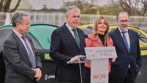 Jos&eacute; Luis Sanz presenta los nuevos contenedores de Sevilla | Salvador L&oacute;pez Medina para El MIRA