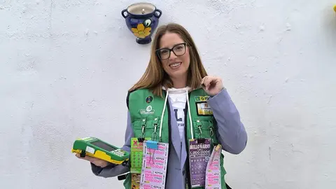 Esperanza Jim&eacute;nez, vendedora de la ONCE en Rota