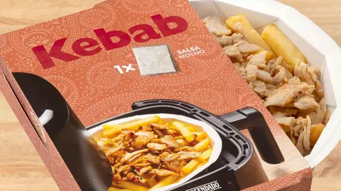 Patatas fritas con carne kebab y salsa Hacendado de Mercadona