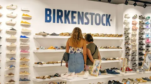 Secci&oacute;n de Birkenstock en zapater&iacute;a