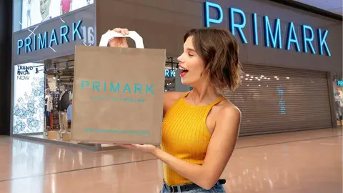 Bolsa  de compras de moda de la tienda Primark en centro comercial