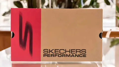 Caja de zapatillas Skechers