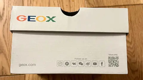 Caja de zapatillas Geox