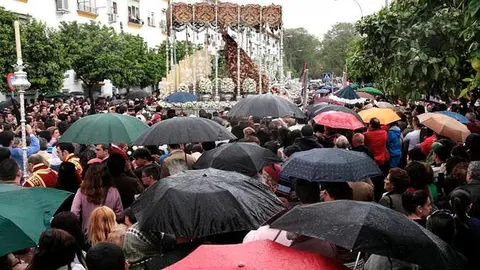 La lluvia parece estar dispuesta a marcar los desfiles procesionales en Andaluc&iacute;a