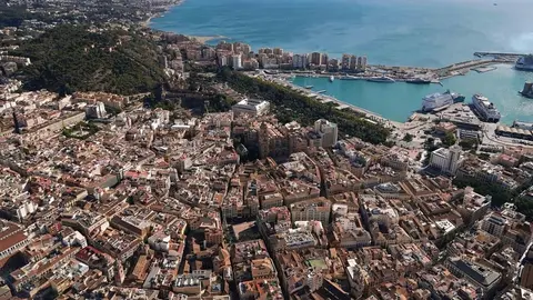 Vista a&eacute;rea de M&aacute;laga, ciudad que se mantiene a la cabeza de la inversi&oacute;n extranjera en Andaluc&iacute;a