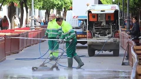 Servicio de limpieza en Jerez durante la Semana Santa