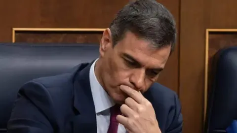 El bar&oacute;metro del CIS respalda la gesti&oacute;n de Pedro S&aacute;nchez