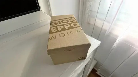 Caja de zapatillas-sandalias Gioseppo