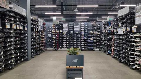Secci&oacute;n de zapatillas de Decathlon