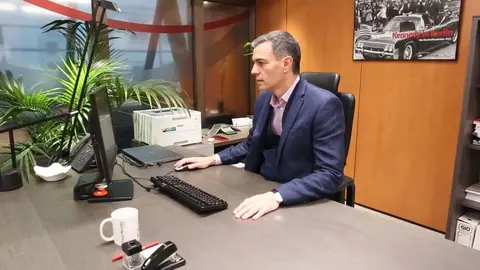 Pedro S&aacute;nchez se dedica ahora a dar explicaciones online