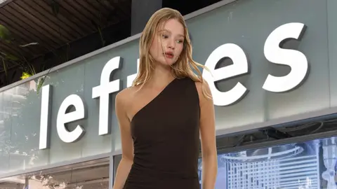 Vestido midi asimetrico de Lefties