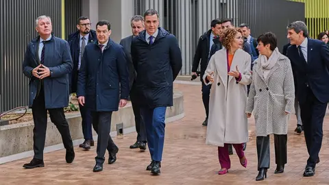 Juanma Moreno, junto a Pedro S&aacute;nchez, en una imagen reciente en Sevilla | Salvador L&oacute;pez Medina