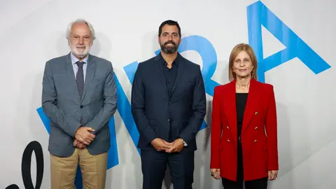 Agust&iacute;n Mu&ntilde;oz, Jaime N&uacute;&ntilde;ez y Mar&iacute;a Jos&eacute; Garc&iacute;a-Pelayo en el Grupo MIRA | Cristo Garc&iacute;a