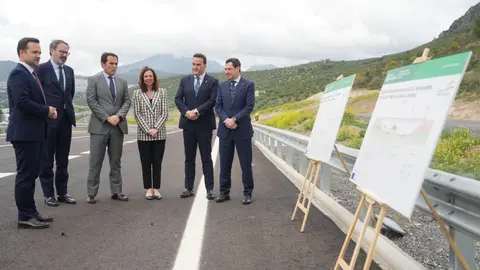 Juanma Moreno inaugura la nueva variante de Las Angosturas