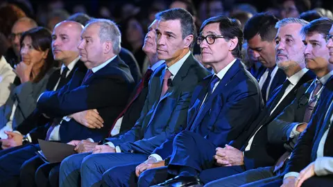 El presidente del Gobierno, Pedro S&aacute;nchez, junto al president de la Generalitat, Salvador Illa