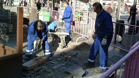 Personas trabajando en una obra en Andaluc&iacute;a