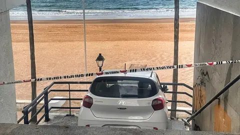 Coche accidentado en Rota