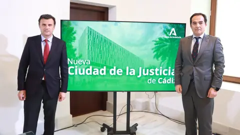 El alcalde de C&aacute;diz, Bruno Garc&iacute;a, junto al consejero de justicia, Jos&eacute; Antonio Nieto