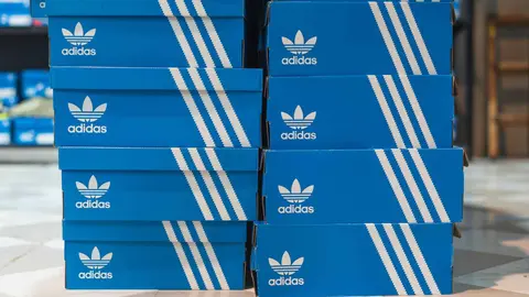 Cajas de zapatillas de Adidas