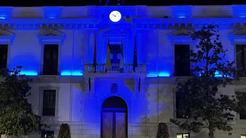 El Ayuntamiento de Granada, iluminado de azul por el D&iacute;a de Europa