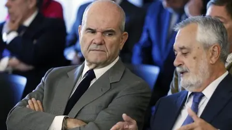 Manuel Chaves, junto a Jos&eacute; Antonio Gri&ntilde;&aacute;n, en una imagen de archivo