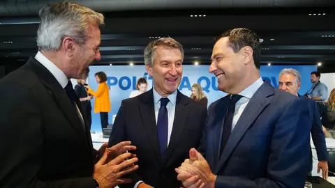 Juanma Moreno, junto a Alberto N&uacute;&ntilde;ez Feij&oacute;o (2)