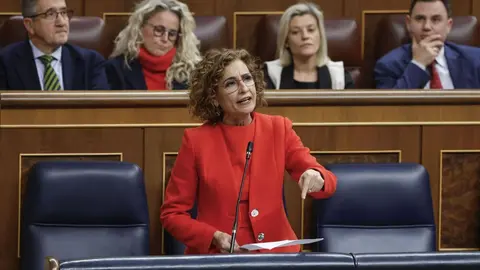 Montero ha tratado de salir al paso tras el caos de los trenes en Espa&ntilde;a