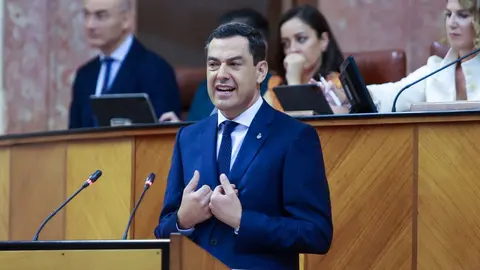 Juanma Moreno se ha referido a las conversaciones entre Pedro S&aacute;nchez y &Aacute;balos