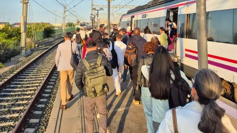 Tren de cercan&iacute;as C&aacute;diz - Jerez averiado en El Puerto de Santa Mar&iacute;a, antes de su llegada a Jerez