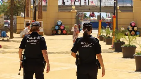 Agentes de Polic&iacute;a Local en el parque Gonz&aacute;lez Hontoria