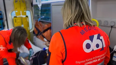 Sanitarias en una ambulancia