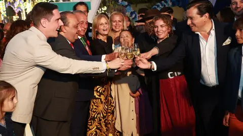 La alcaldesa de Jerez, Mar&iacute;a Jos&eacute; Garc&iacute;a-Pelayo., ha presidido la comitiva | Cristo Garc&iacute;a