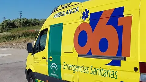 Un veh&iacute;culo del 061 en una imagen de archivo