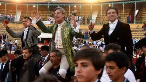 Los tres a hombros I Bre&ntilde;a